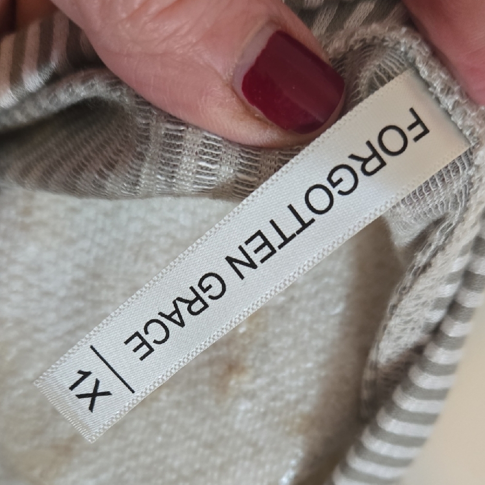 Nwt Gray And Cream Top Size 1x - Picture 3 of 4